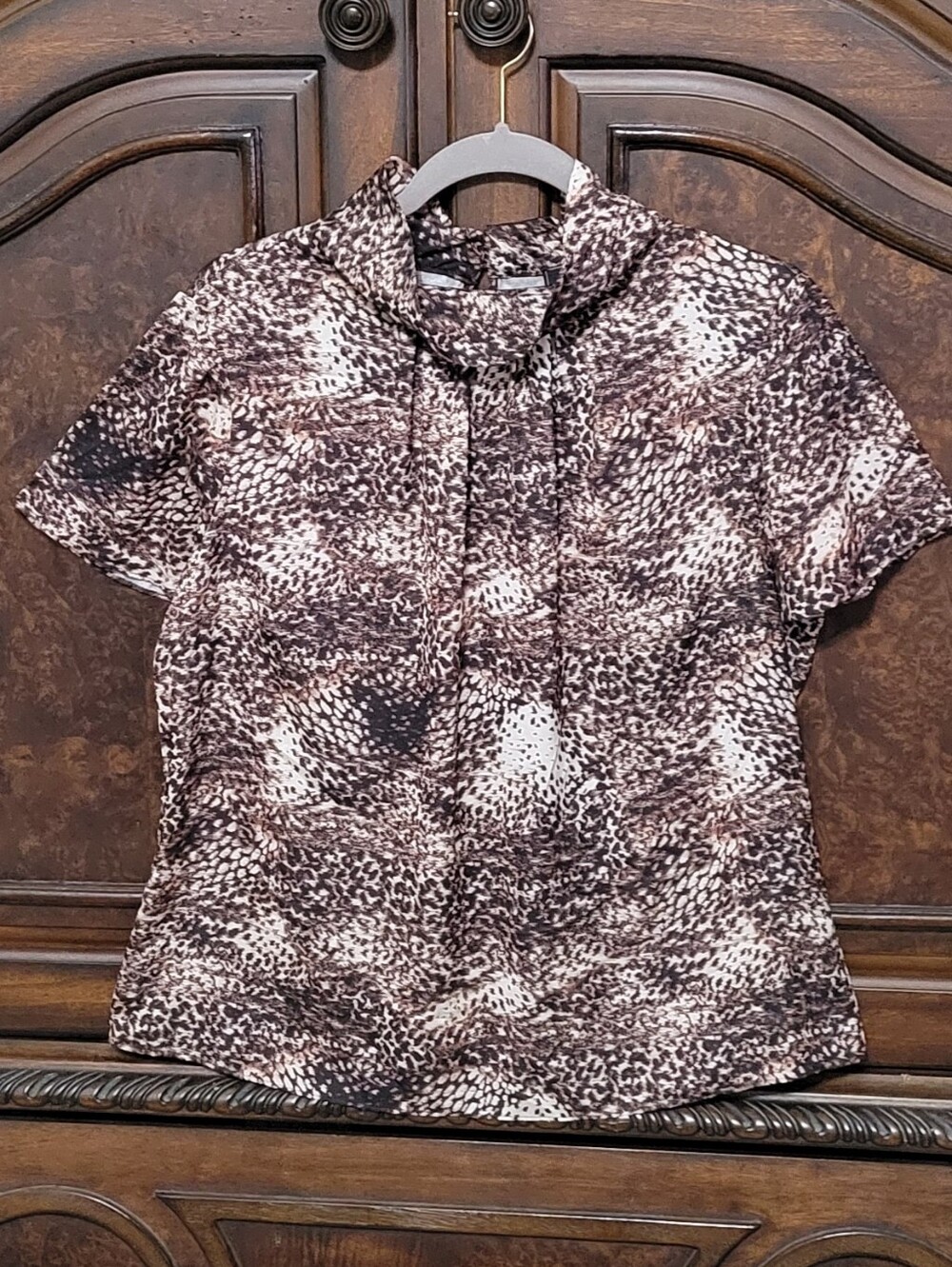 Short Sleeve Mock Neck Animal Print Top in Brown Size M